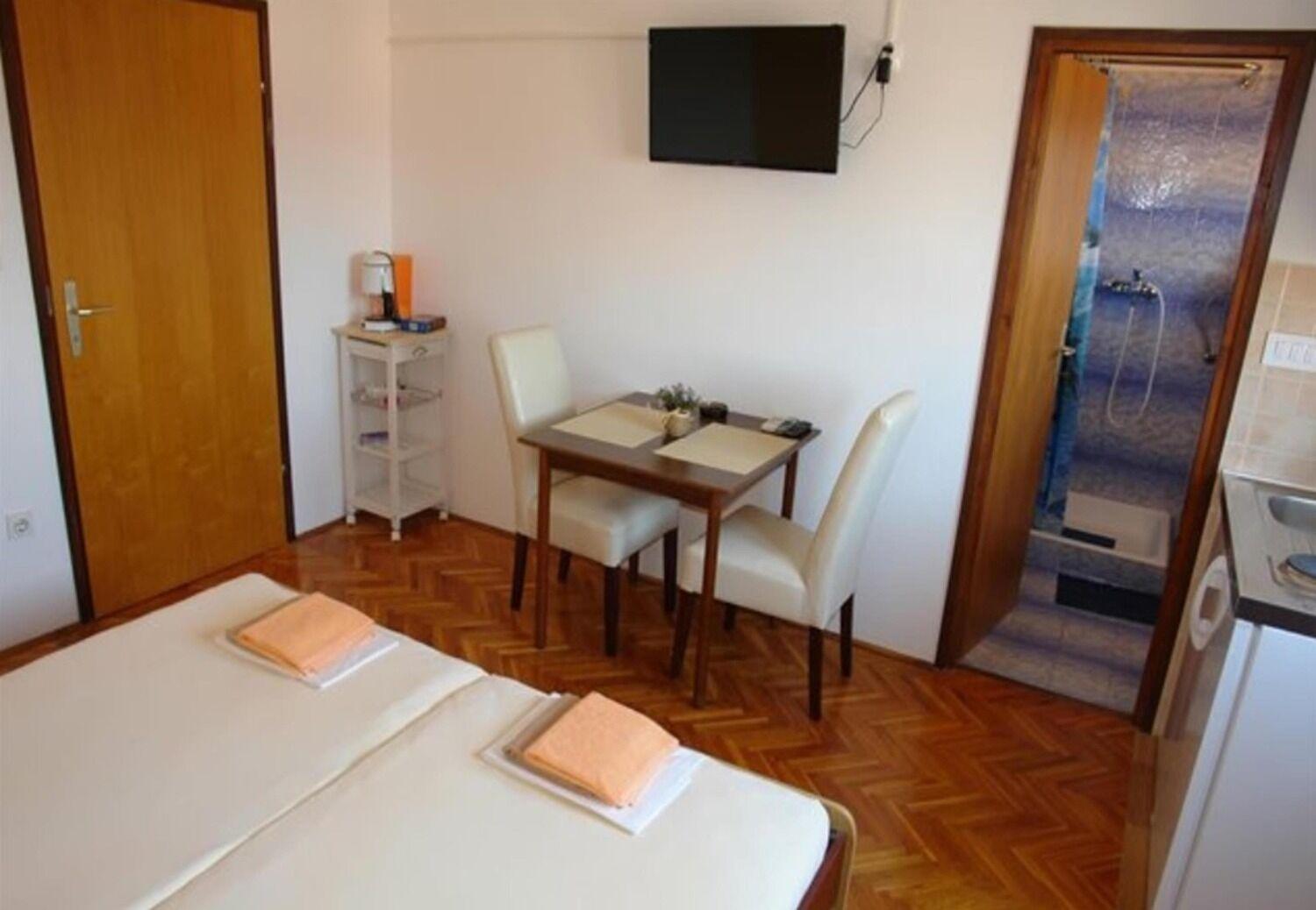 Apartments And Rooms Ognjen - Family Apartments With Free Parking Betina  Dış mekan fotoğraf