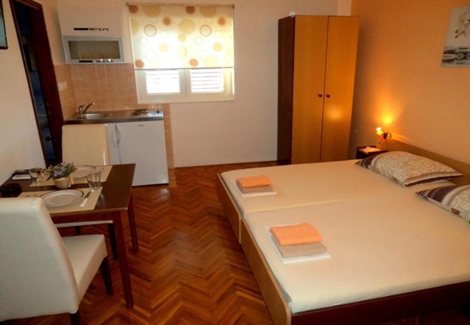 Apartments And Rooms Ognjen - Family Apartments With Free Parking Betina  Dış mekan fotoğraf