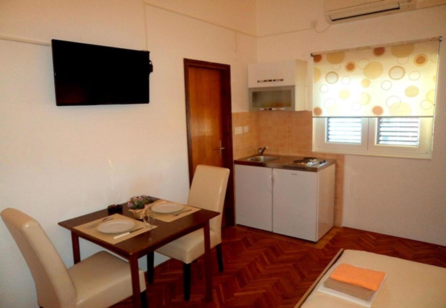 Apartments And Rooms Ognjen - Family Apartments With Free Parking Betina  Dış mekan fotoğraf