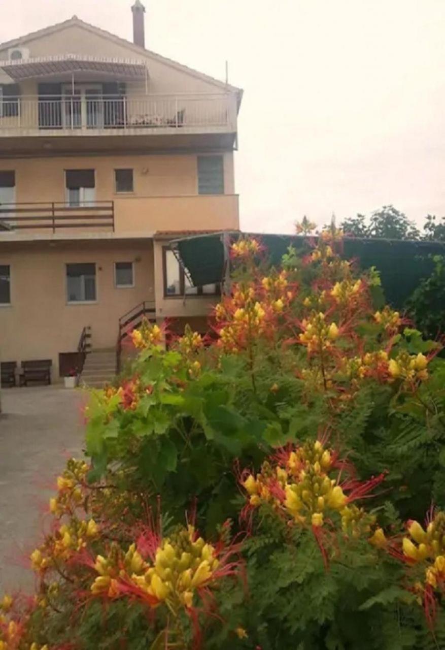 Apartments And Rooms Ognjen - Family Apartments With Free Parking Betina  Dış mekan fotoğraf