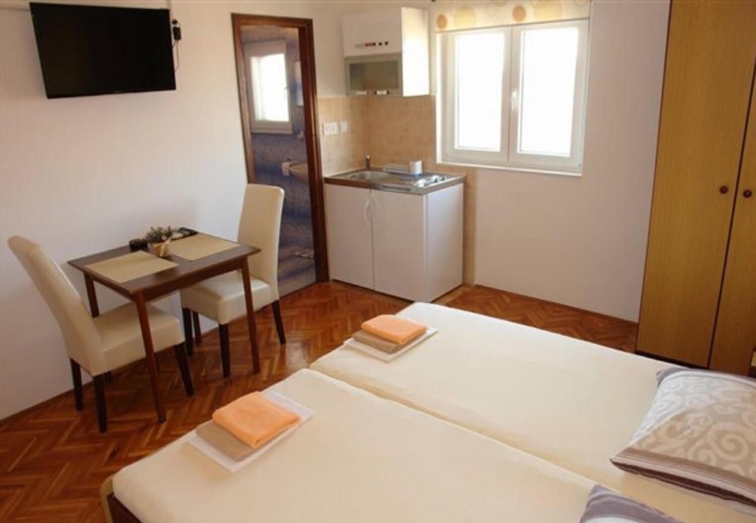 Apartments And Rooms Ognjen - Family Apartments With Free Parking Betina  Dış mekan fotoğraf